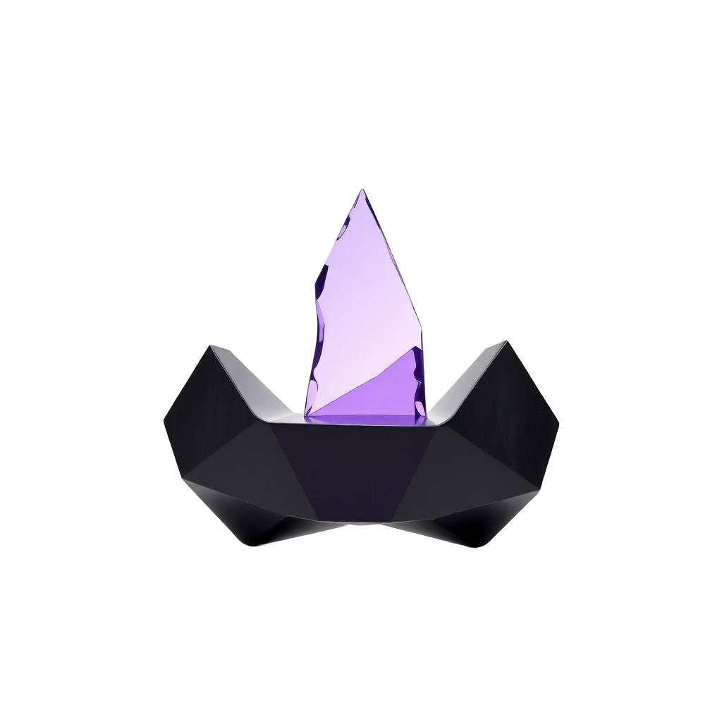 Sculpture d'obsidienne facettée avec un éclat de verre violet